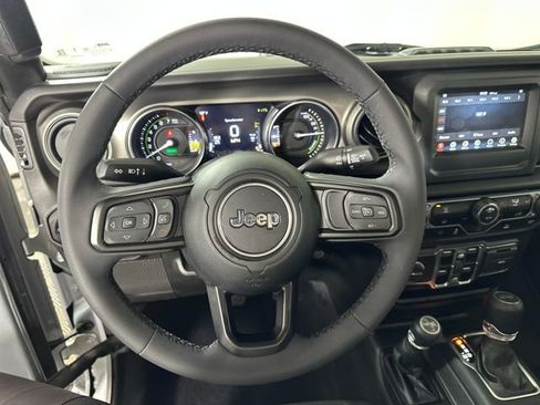 Used 2023 Jeep Wrangler Unlimited image 14