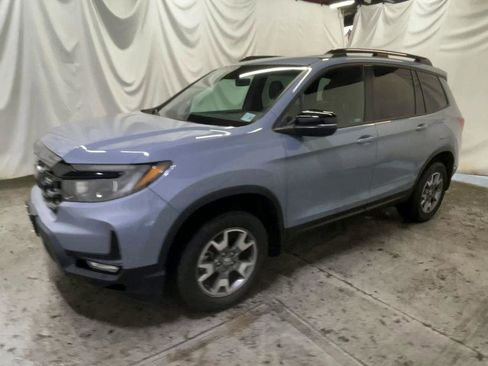 Used 2023 Honda Passport TrailSport image 3