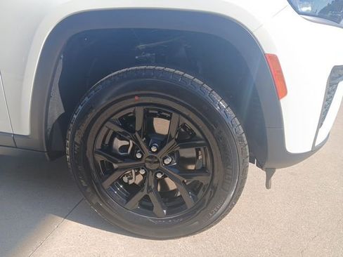 New 2026 Jeep Grand Cherokee L 4WD image 11