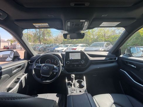Used 2025 Toyota Highlander XSE AWD/4WD image 32