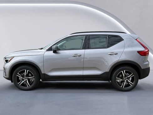 New 2026 Volvo XC40 B5 Core w/ Climate Package image 6