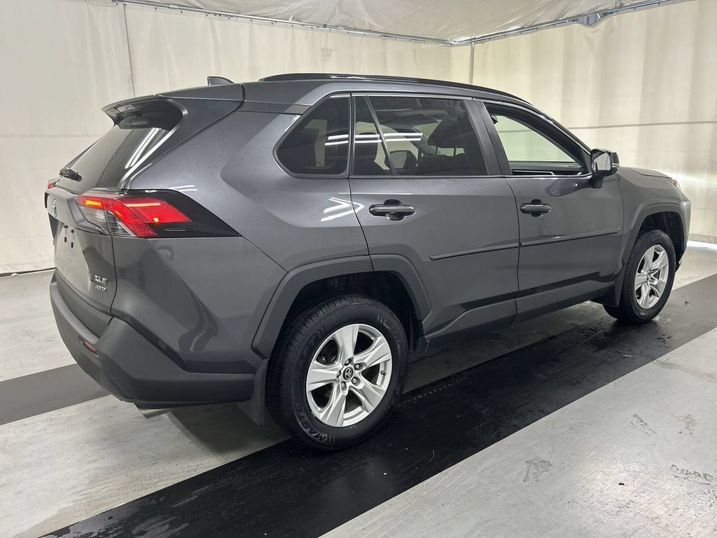 Used 2019 Toyota RAV4 XLE AWD/4WD image 2