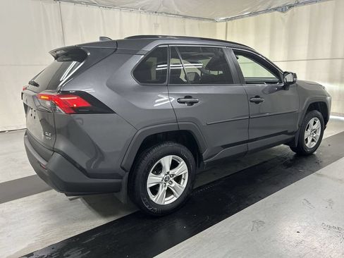 Used 2019 Toyota RAV4 XLE AWD/4WD image 2