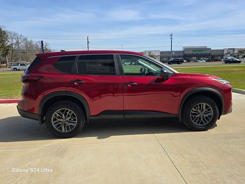 Used 2025 Nissan Rogue S image 6