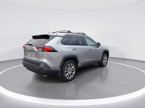 Certified 2022 Toyota RAV4 XLE Premium image 10