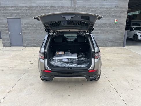 New 2025 Land Rover Discovery Sport Dynamic SE image 8