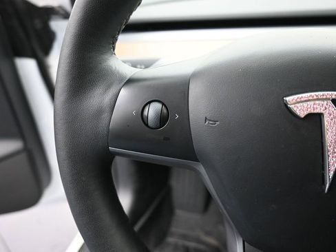 Used 2023 Tesla Model 3 Standard Range image 3