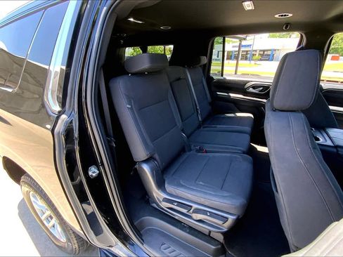 Used 2023 Chevrolet Suburban LS RWD image 15