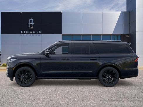 New 2026 Lincoln Navigator L Reserve w/ Jet Appearance Package AWD/4WD image 3