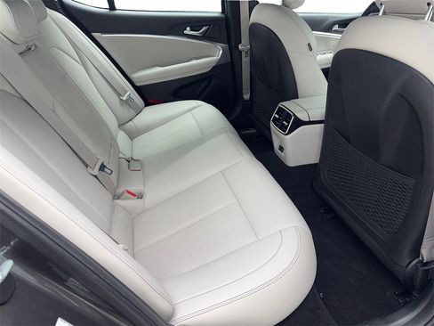 Used 2025 Genesis G70 2.5T image 40