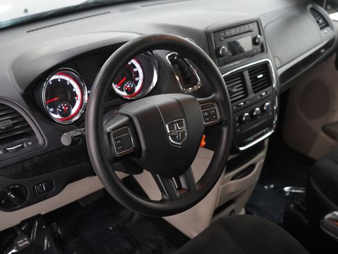 Used 2015 Dodge Grand Caravan American Value Package FWD image 21