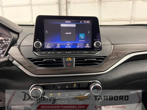 Used 2025 Nissan Altima 2.5 SV FWD image 43