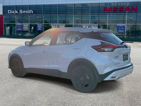 Used 2024 Nissan Kicks SV image 4