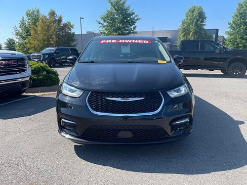 Used 2024 Chrysler Pacifica Touring-L FWD image 3
