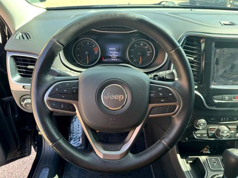 Used 2020 Jeep Cherokee Limited image 27