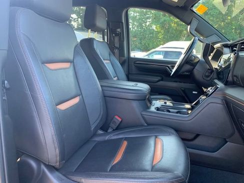 Used 2024 GMC Sierra 3500 AT4 w/ AT4 Preferred Package AWD/4WD image 18