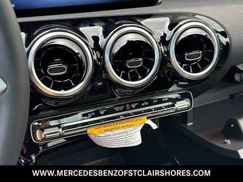 Used 2025 Mercedes-Benz CLA 250 4MATIC image 30