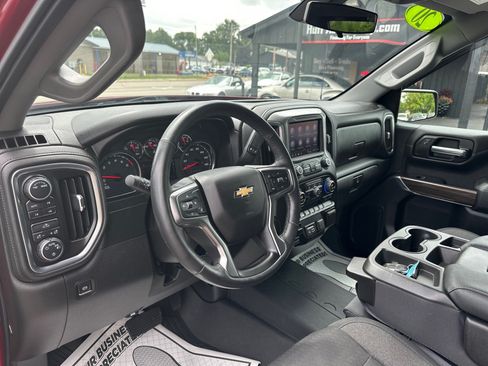 Used 2020 Chevrolet Silverado 1500 LT AWD/4WD image 18