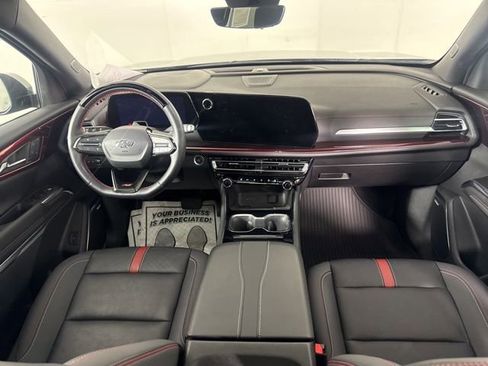 Used 2024 Chevrolet Traverse RS AWD/4WD image 25