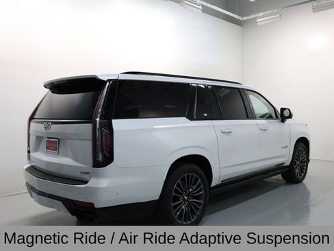 Used 2024 Cadillac Escalade ESV V w/ Heavy-Duty Trailer Package AWD/4WD image 31
