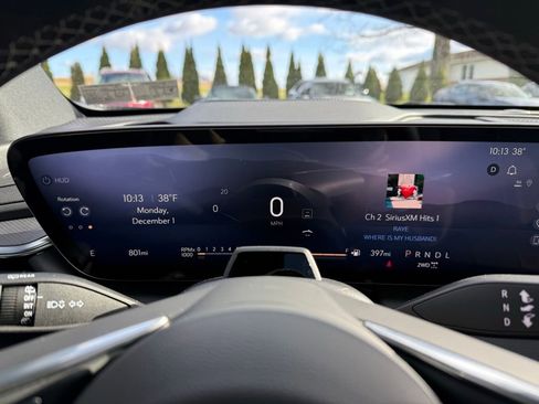 Used 2025 Buick Enclave Sport Touring w/ Super Cruise Package image 17