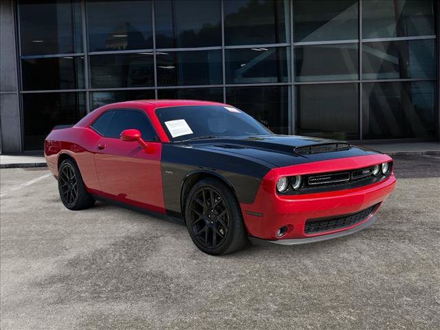 Used 2017 Dodge Challenger R/T w/ Driver Convenience Group RWD image 2