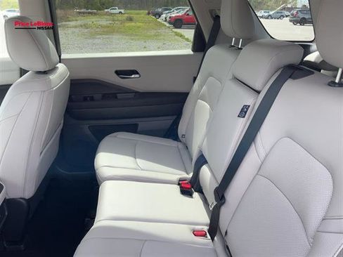 New 2026 Nissan Pathfinder SL FWD image 38