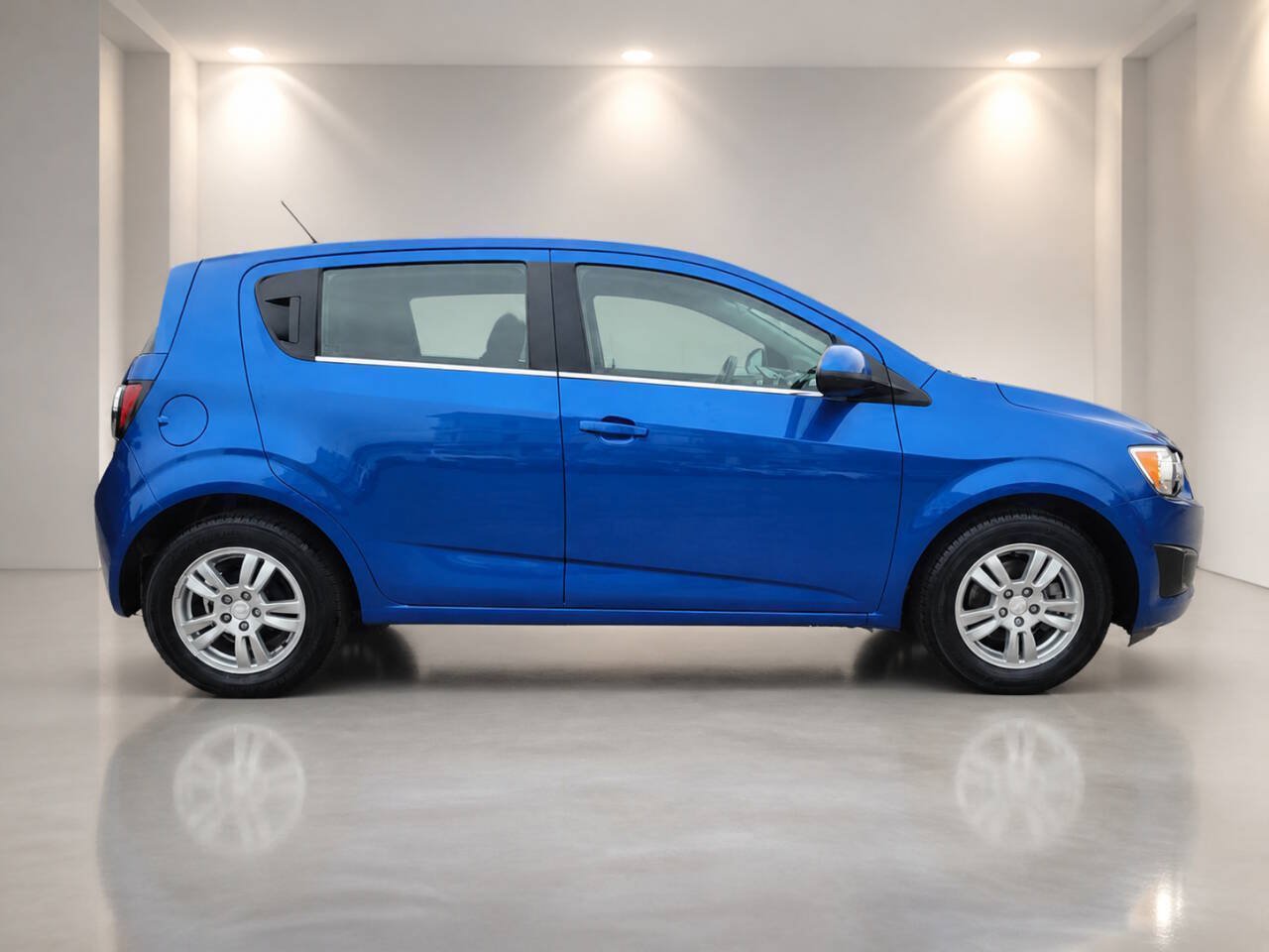 Used 2016 Chevrolet Sonic LT w/ Driver Confidence Package FWD image 7