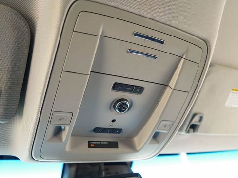 Used 2020 GMC Yukon SLT w/ Premium Edition image 25