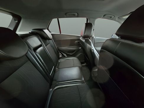 Used 2020 Chevrolet Trax LT w/ LT Convenience Package FWD image 8