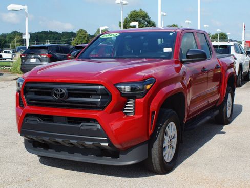 Used 2024 Toyota Tacoma SR AWD/4WD image 2