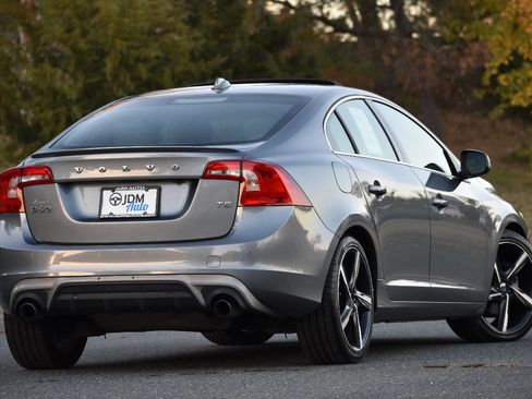 Used 2016 Volvo S60 T5 R-Design image 5