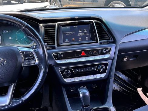 Used 2018 Hyundai Sonata SEL w/ Tech Package 02 FWD image 9