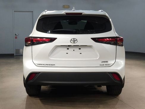 Certified 2025 Toyota Highlander XLE image 6