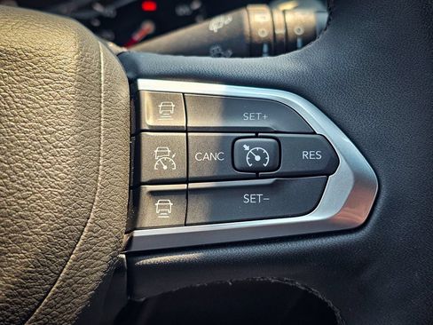 Used 2023 Jeep Compass Limited AWD/4WD image 21