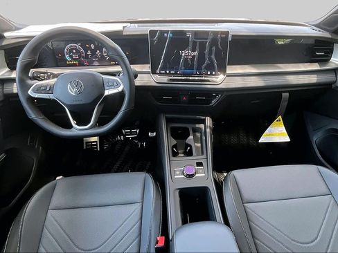 New 2026 Volkswagen Tiguan SE R-Line FWD image 4