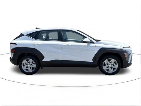 New 2026 Hyundai Kona SE FWD image 2