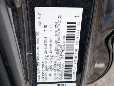 Used 2017 Toyota Tacoma SR5 AWD/4WD image 12