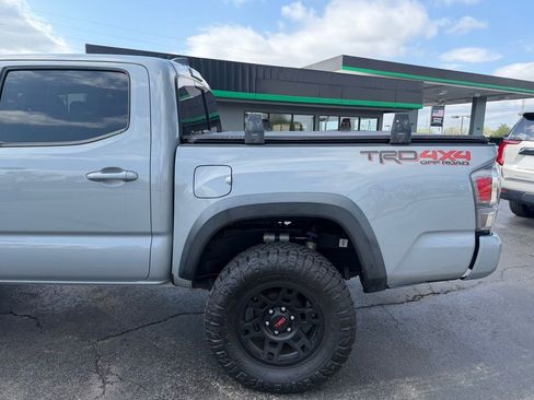 Used 2021 Toyota Tacoma TRD Off-Road w/ Technology Package AWD/4WD image 7