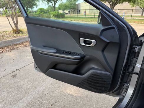 Used 2025 Kia K4 LXS image 18