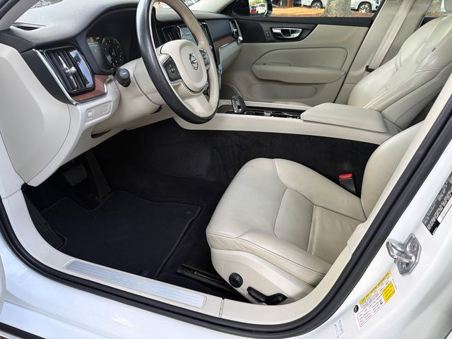 Used 2022 Volvo S60 B5 Momentum w/ Climate Package FWD image 9