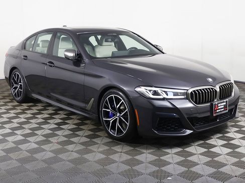 Used 2022 BMW M550i xDrive w/ Dynamic Handling Package image 2