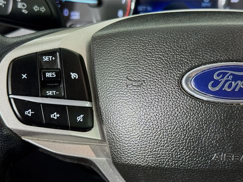 Used 2023 Ford Explorer XLT w/ Equipment Group 202A AWD/4WD image 13