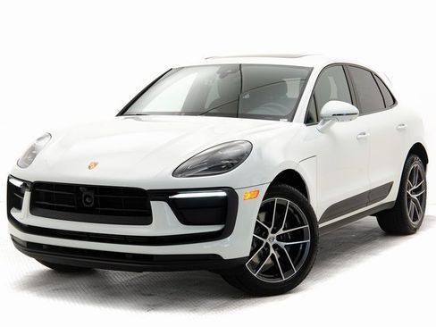 New 2025 Porsche Macan image 1