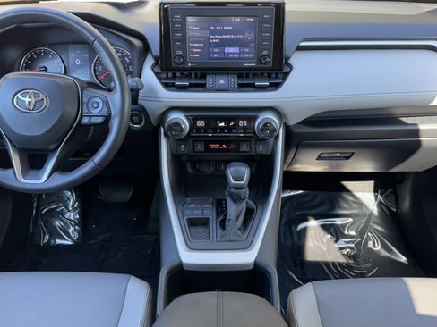 Used 2022 Toyota RAV4 XLE Premium image 22
