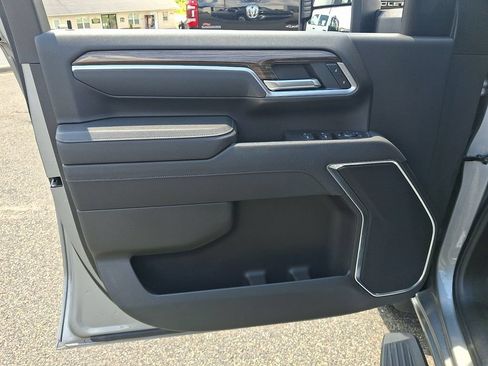 Used 2025 Chevrolet Silverado 2500 LT w/ Convenience Package AWD/4WD image 12