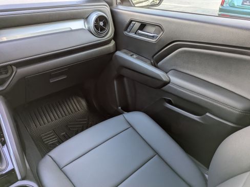 Used 2024 Chevrolet Colorado LT w/ LT Convenience Package III image 10