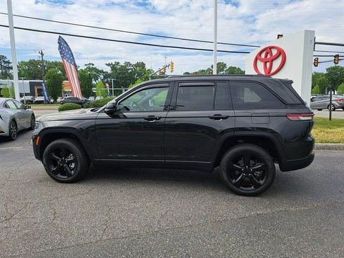 Used 2024 Jeep Grand Cherokee Limited w/ Luxury Tech Group II AWD/4WD image 12