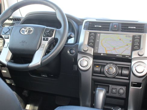 Used 2021 Toyota 4Runner SR5 Premium w/ Moonroof Package AWD/4WD image 25