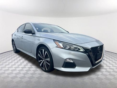 Used 2022 Nissan Altima 2.5 SR image 3